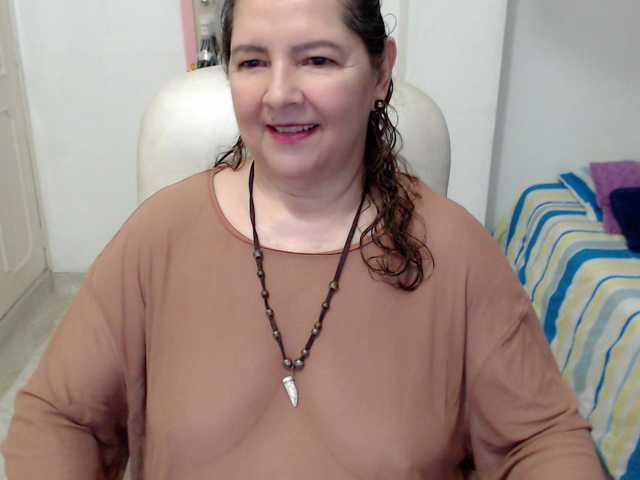 leonela-68 live cam on BongaCams