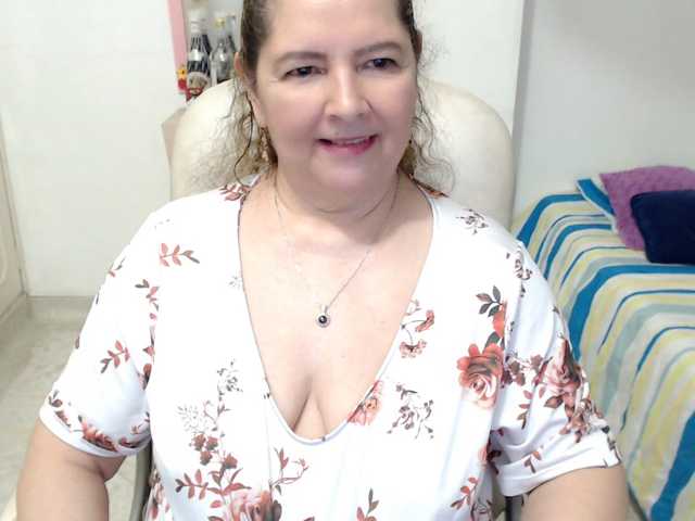 leonela-68 live cam on BongaCams