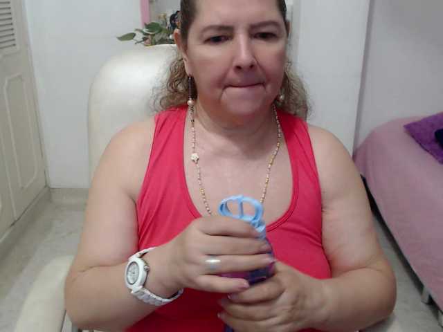 leonela-68 live cam on BongaCams