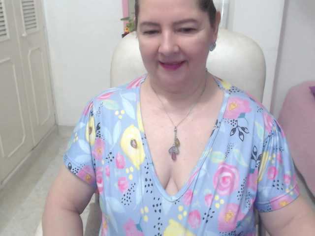 leonela-68 live cam on BongaCams