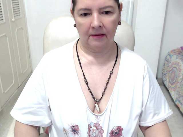 leonela-68 live cam on BongaCams