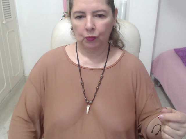 leonela-68 live cam on BongaCams