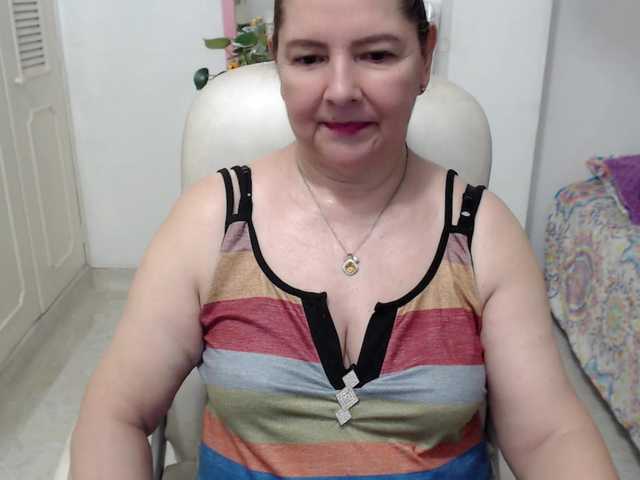 leonela-68 live cam on BongaCams