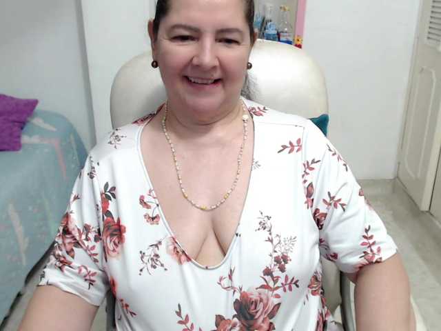 leonela-68 live cam on BongaCams