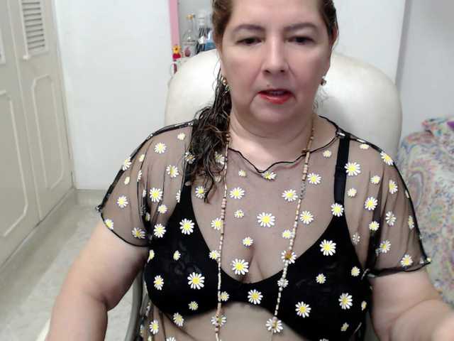 leonela-68 live cam on BongaCams