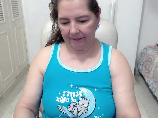 leonela-68 live cam on BongaCams