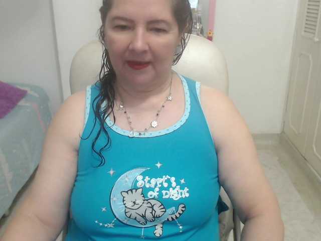 leonela-68 live cam on BongaCams