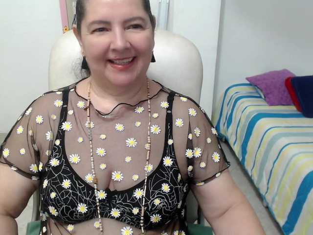 le modèle leonela-68 est en webcam porno dans un show sur le site bongacams, il possède les tags suivants: Latino/Hispanic,Brunette,Hairy