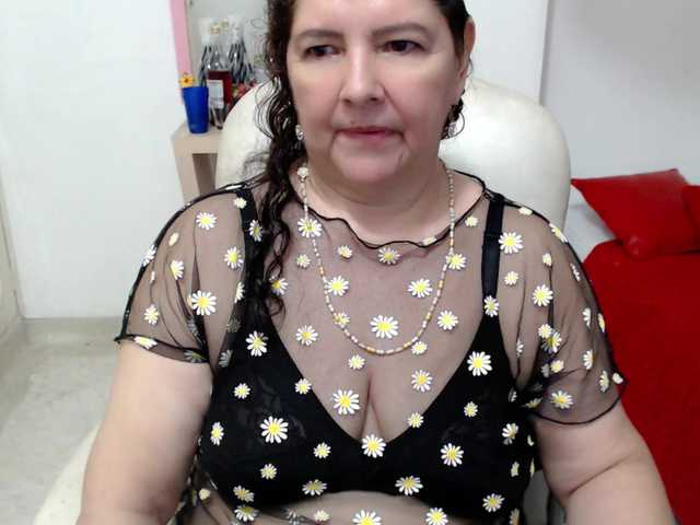 leonela-68 live cam on BongaCams
