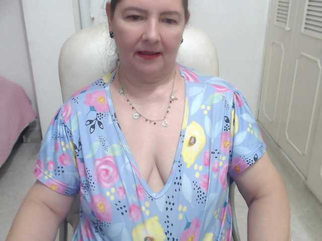 leonela-68 live cam on BongaCams