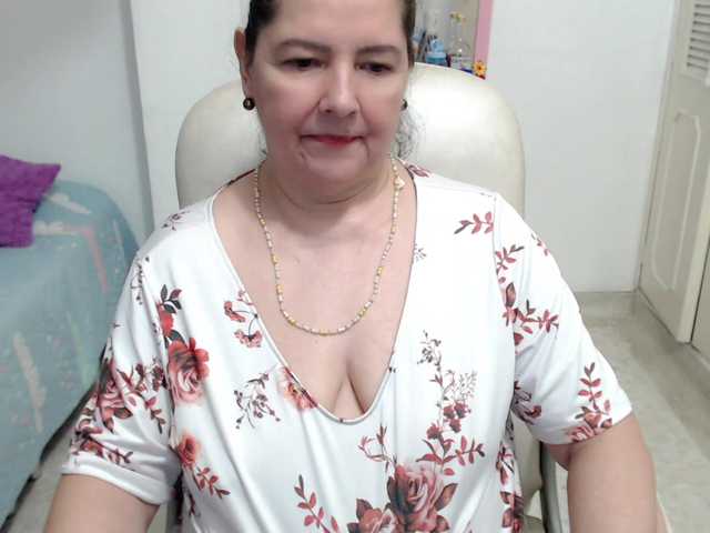 leonela-68 live cam on BongaCams