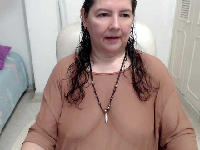 leonela-68 live cam on BongaCams