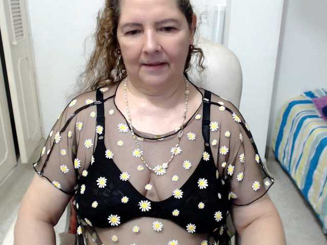 leonela-68 live cam on BongaCams