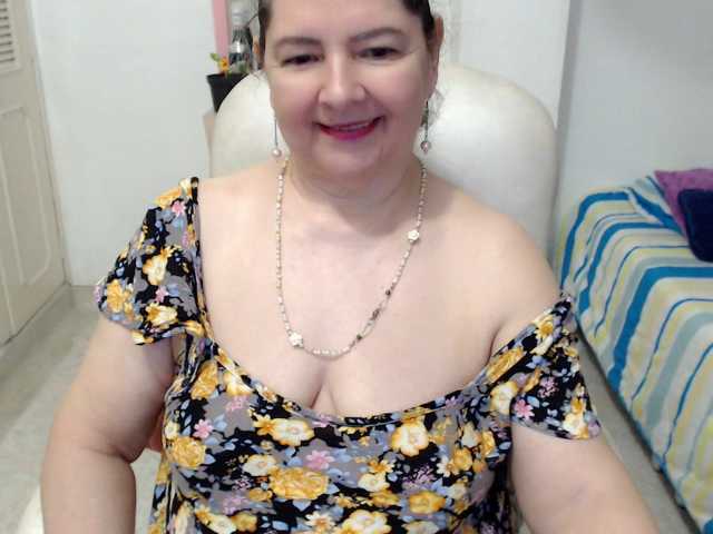 leonela-68 live cam on BongaCams