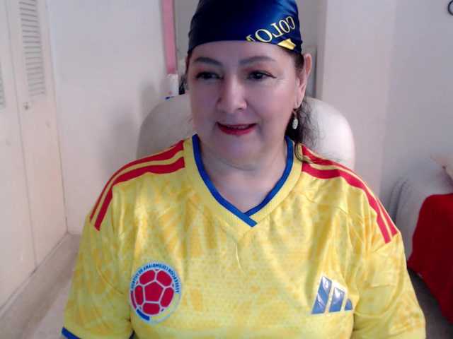 leonela-68 live cam on BongaCams