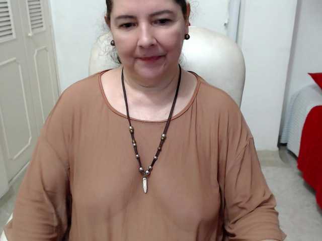 leonela-68 online