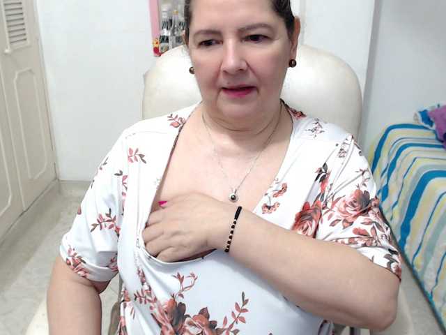 leonela-68 live cam on BongaCams