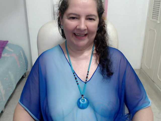 leonela-68 live cam on BongaCams