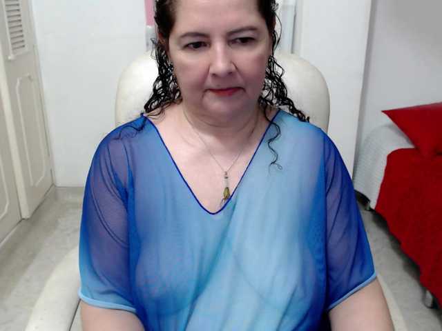 leonela-68 live cam on BongaCams
