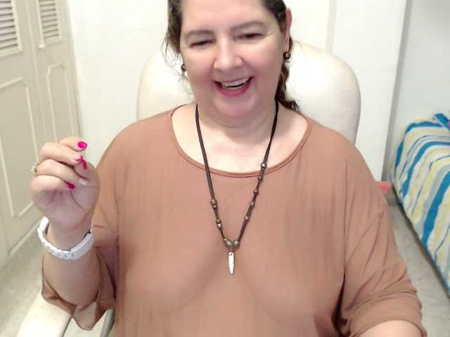 leonela-68 live cam on BongaCams