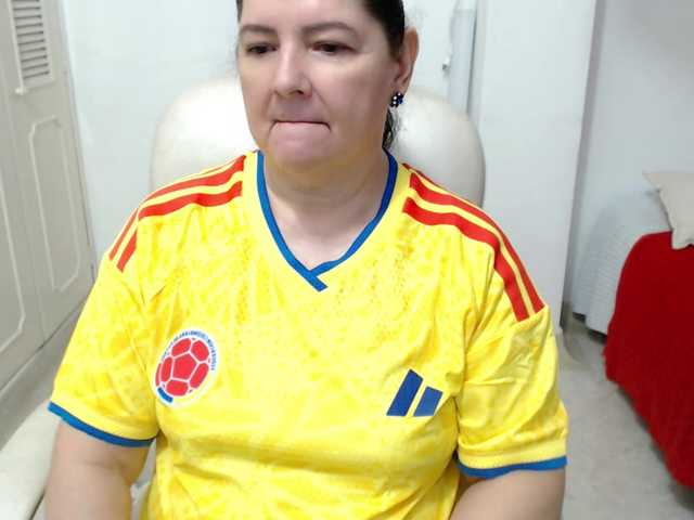 leonela-68 online