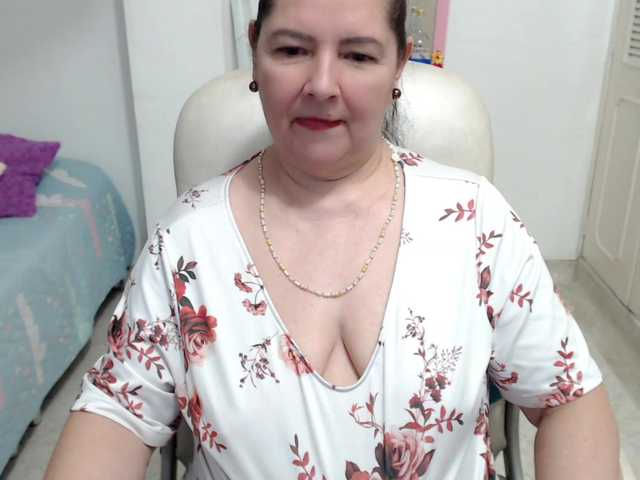 leonela-68 live cam on BongaCams