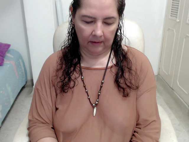 leonela-68 live cam on BongaCams