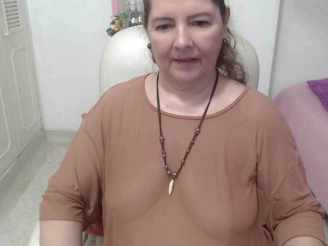 leonela-68 live cam on BongaCams