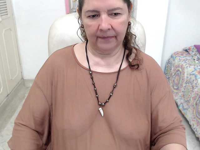 leonela-68 — live female cam