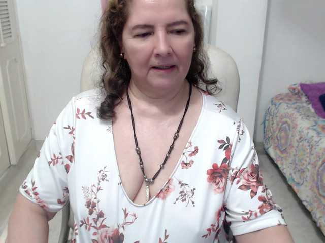 leonela-68 live cam on BongaCams