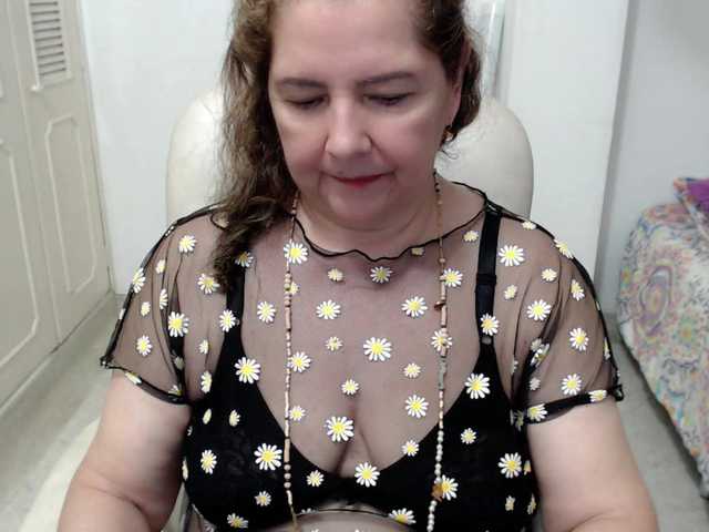 leonela-68 live cam on BongaCams