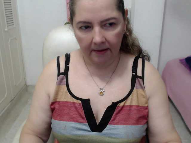 leonela-68 live cam on BongaCams