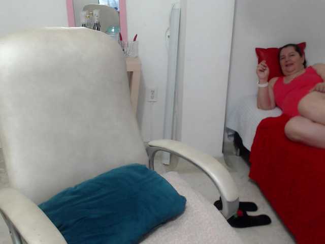 leonela-68 live cam on BongaCams