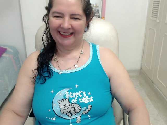 leonela-68 live cam on BongaCams