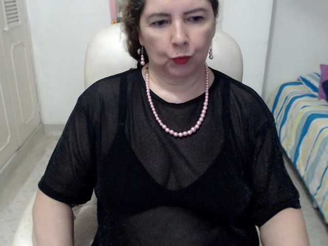 leonela-68 live cam on BongaCams