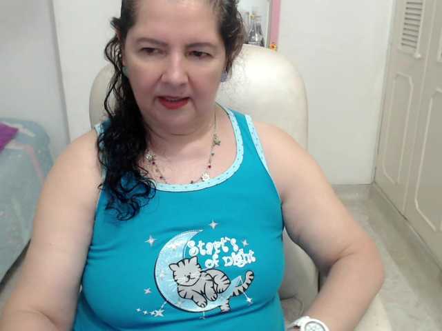 leonela-68 live cam on BongaCams