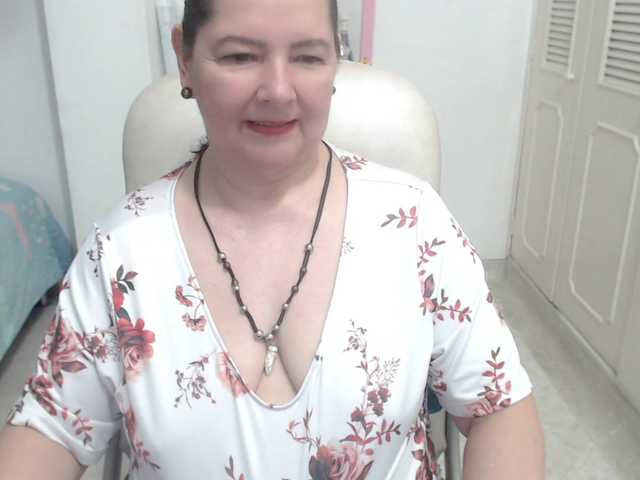 leonela-68 live cam on BongaCams