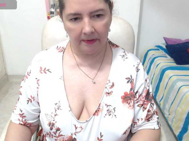 leonela-68 live cam on BongaCams