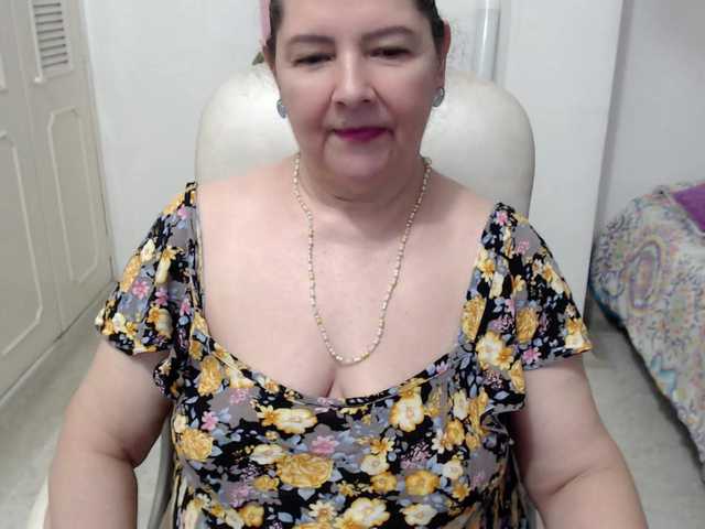 leonela-68 live cam preview