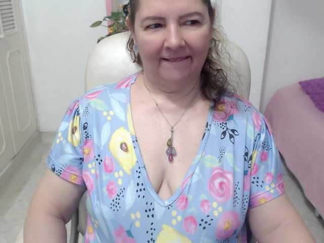leonela-68 live cam on BongaCams