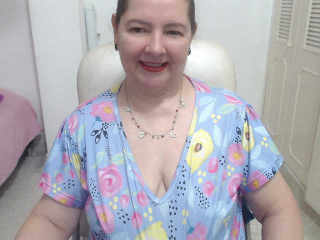 leonela-68 live cam on BongaCams