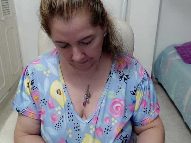 leonela-68 live webcam show