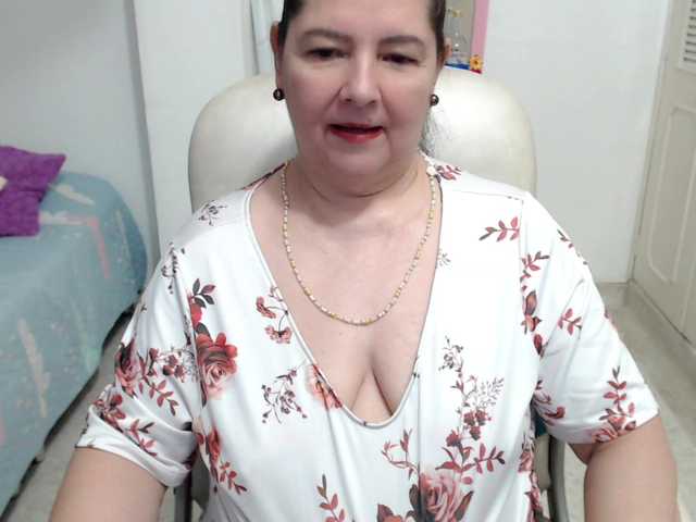 leonela-68 live cam on BongaCams