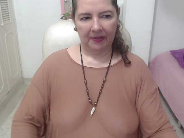 leonela-68 live cam on BongaCams