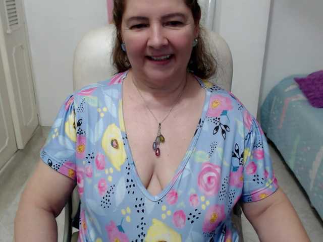 leonela-68 live webcam show