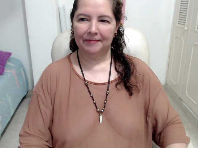 leonela-68 live cam on BongaCams