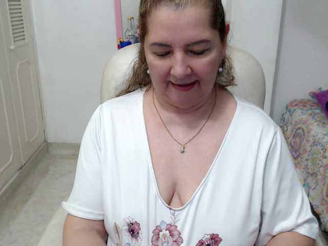 leonela-68 live cam on BongaCams