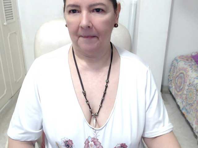 leonela-68 live cam on BongaCams