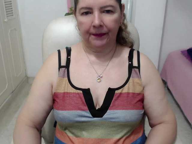 leonela-68 live cam on BongaCams