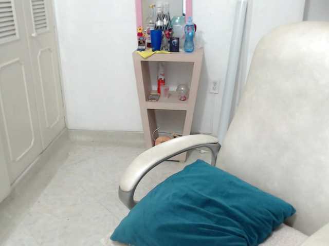 leonela-68 live cam on BongaCams